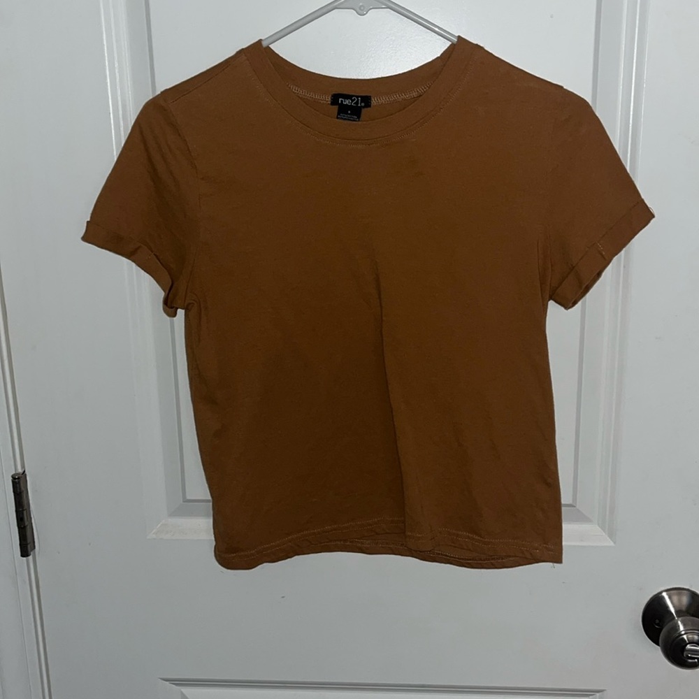 T-shirt brand rue21. Size: small